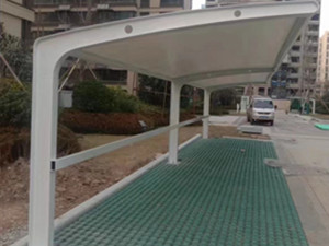 膜結構車棚